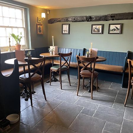 The Plume Of Feathers Farnham  Exteriör bild
