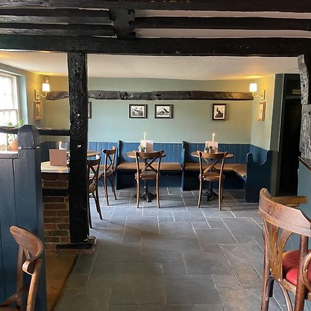 The Plume Of Feathers Farnham  Exteriör bild