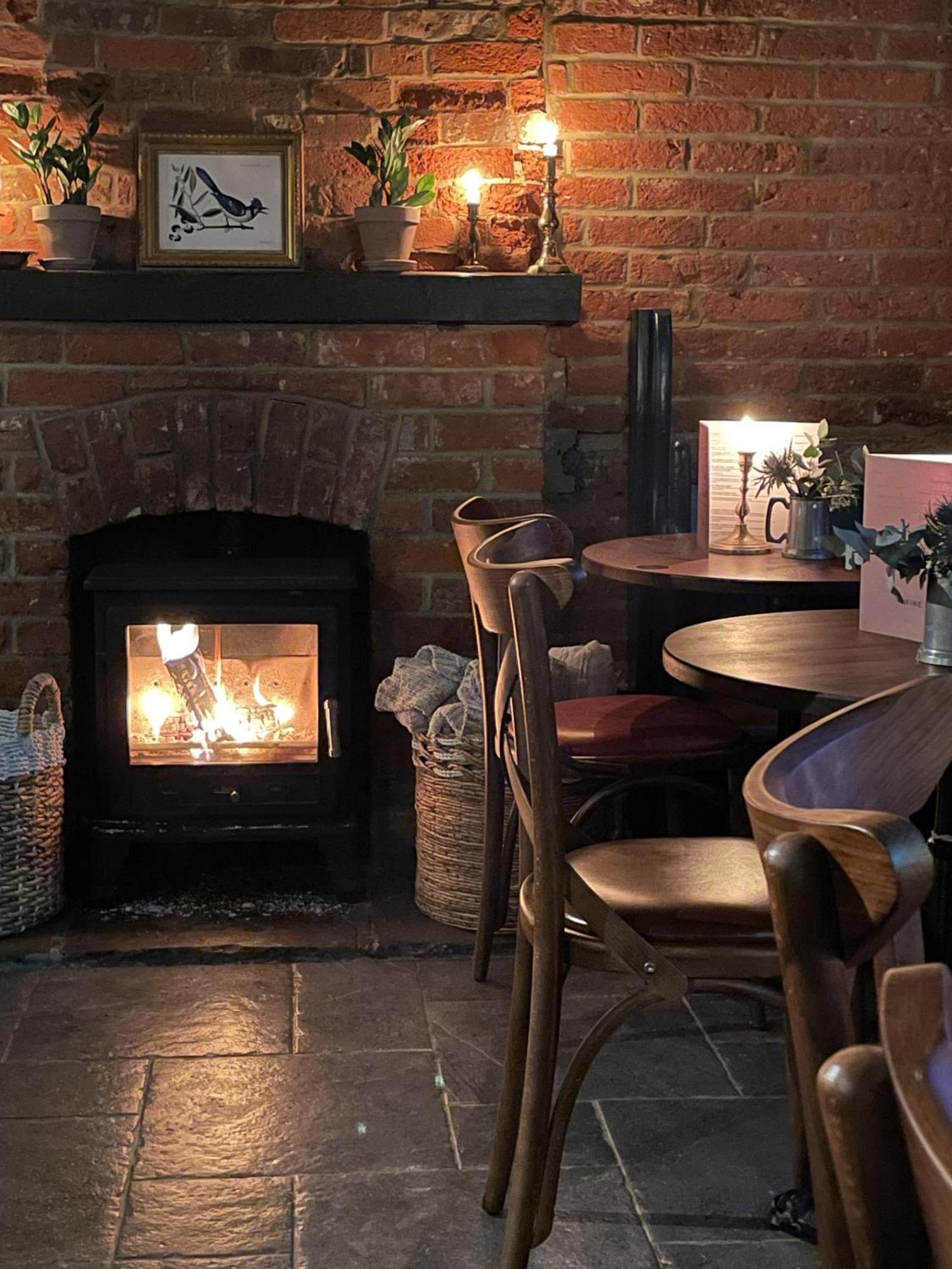 The Plume Of Feathers Farnham  Exteriör bild
